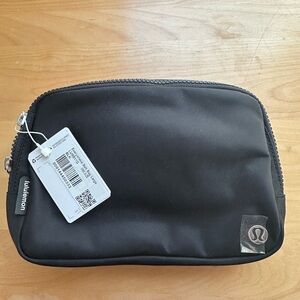 NWT Brand New Lululemon Everywhere Belt Bag Large!